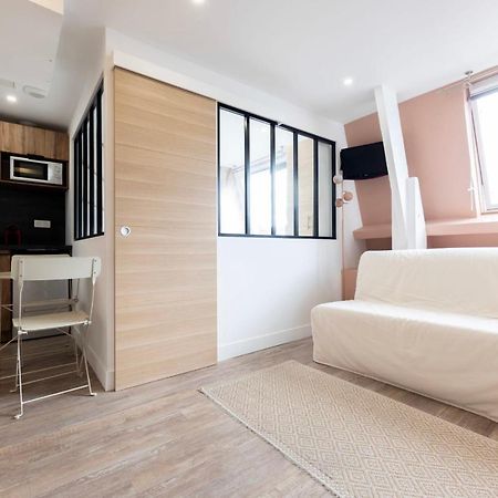 Amazing Apartment Under The Roof In Paris 8Th מראה חיצוני תמונה
