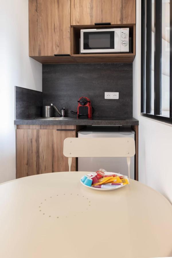 Amazing Apartment Under The Roof In Paris 8Th מראה חיצוני תמונה
