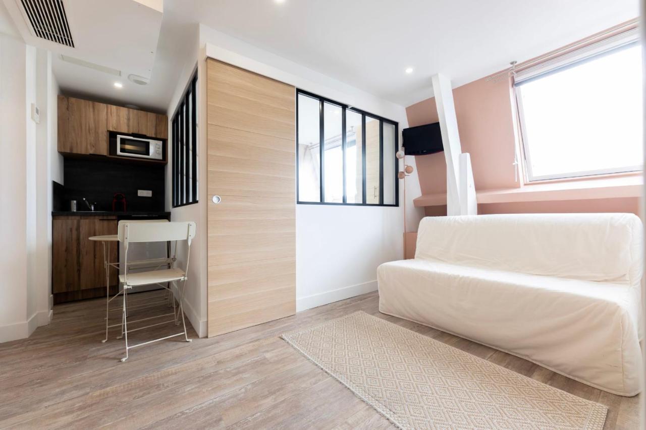 Amazing Apartment Under The Roof In Paris 8Th מראה חיצוני תמונה