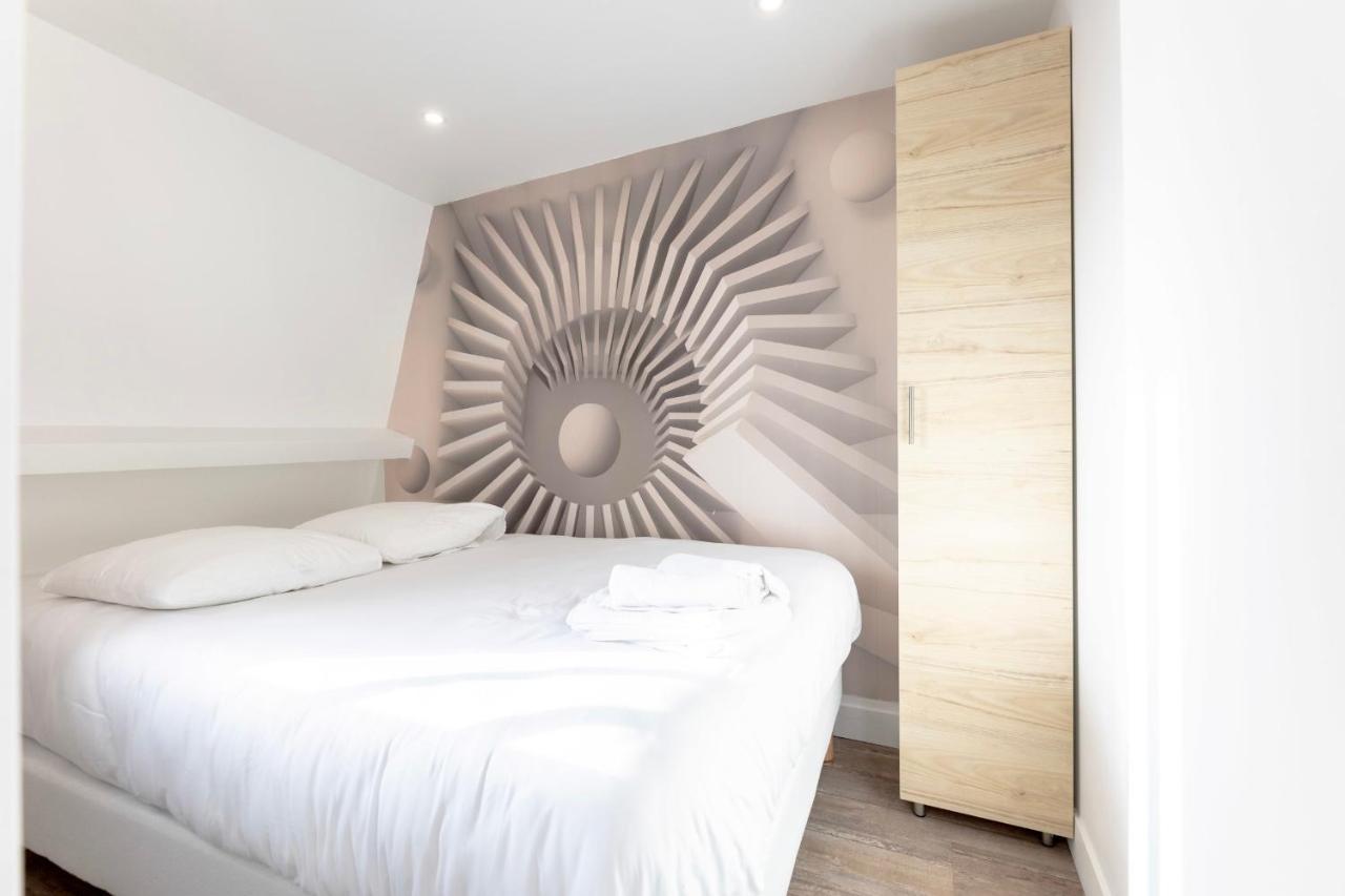 Amazing Apartment Under The Roof In Paris 8Th מראה חיצוני תמונה