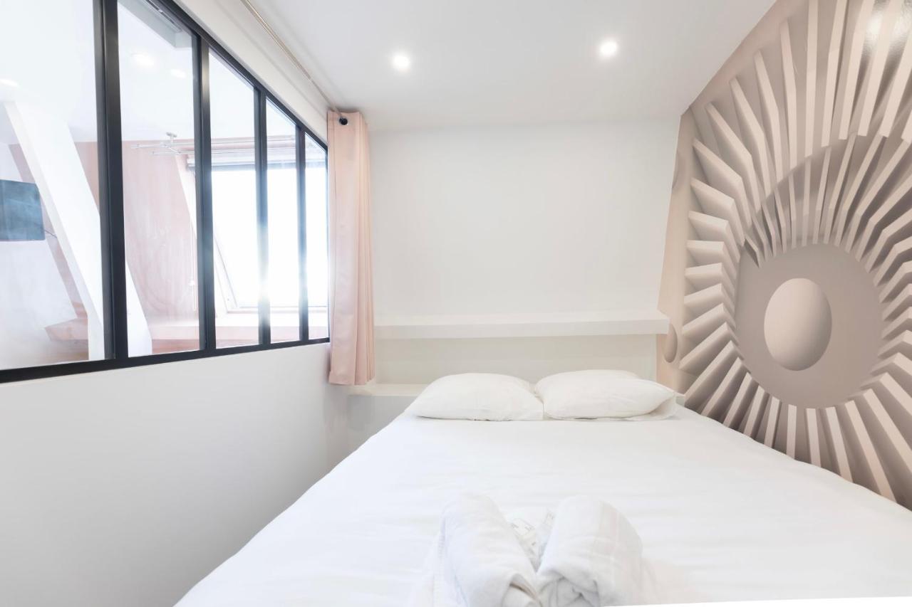 Amazing Apartment Under The Roof In Paris 8Th מראה חיצוני תמונה